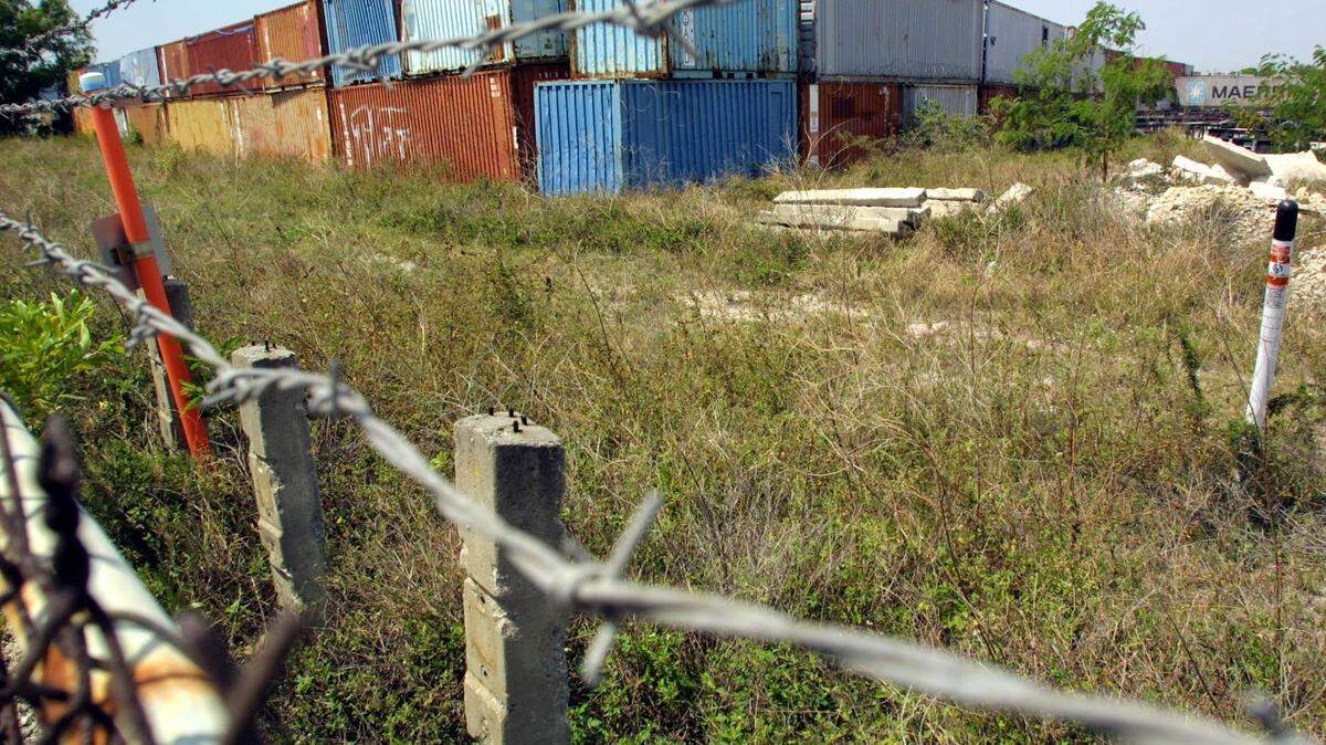 In 2001, the future site of Midtown Miami, a mix of residential, stores and restaurants, looked like this. The FEC railroad property ran between Northeast Second Avenue and North Miami Avenue from 29th to 36th streets, at the northern edge of Wynwood.