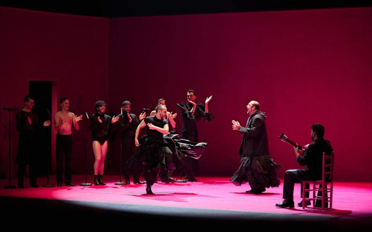 The seven dancers of Manuel Liñán’s company will open the XVI Flamenco Festival on March 5, with “Muerta de Amor,” which was awarded as the best show of the Seville Biennial 2024.