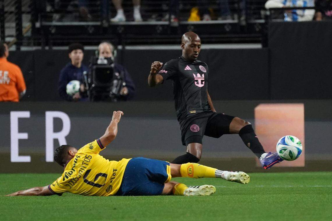 Jan 18, 2025; Las Vegas, Nevada, USA; Inter Miami CF forward Fafa Picault (7) controls the ball while be defended by Club America midfielder Jonathan dos Santos (6) in the first half at Allegiant Stadium. Mandatory Credit: David Gonzales-Imagn Images