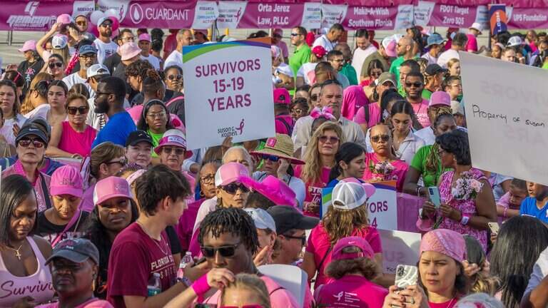 Una marea rosa recorre Miami en solidaridad contra el cáncer de mama