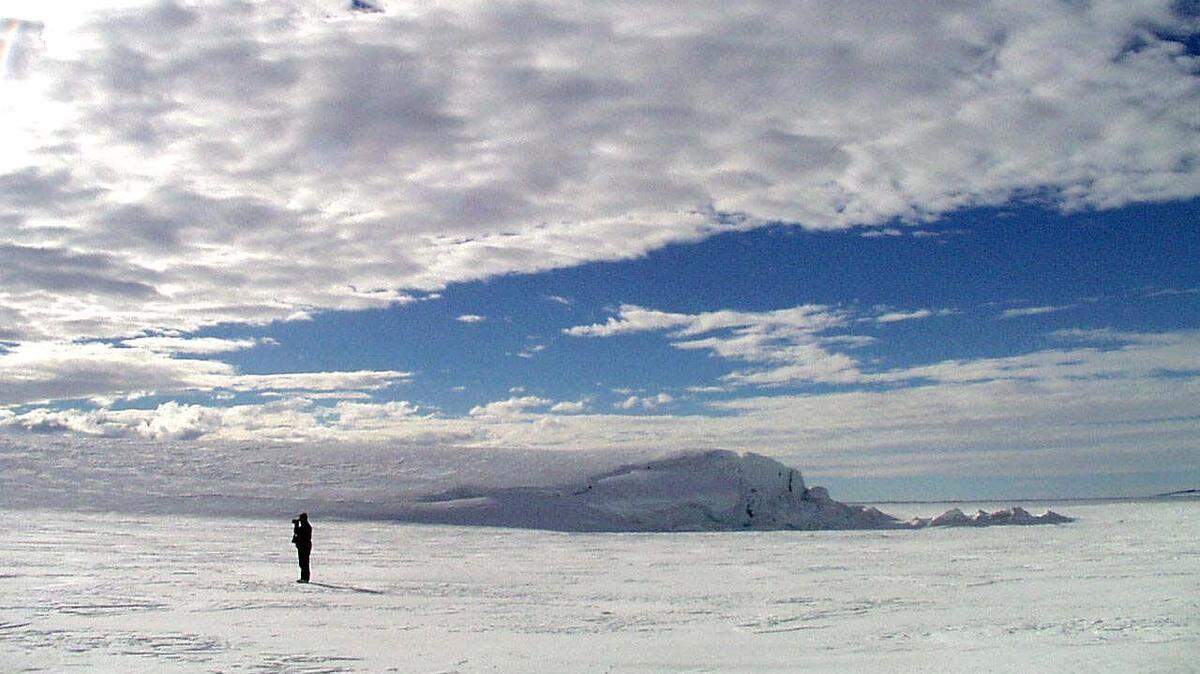 Dr. Fernando De Trazegnies, Peru’s Minister of Foreign Affairs, takes a moment to record the beauty of the Ross Ice Shelf Tuesday Jan. 26, 1999.