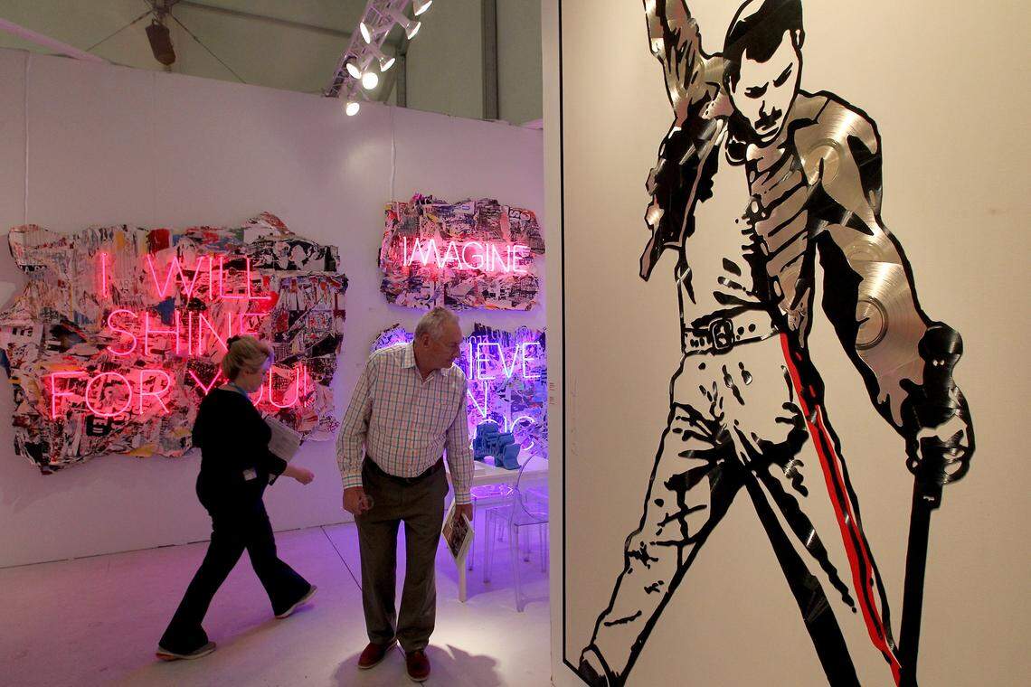 Mathew Ehrilich (center) gets a look at Mr. Brainwash’s ‘Freddie Mercury” at the Contessa Gallery during the VIP opening of Art Miami and CONTEXT on Tuesday December 4, 2018.
