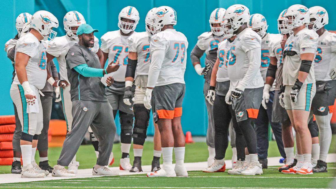 Miami Dolphins offensive line coach Lemuel Jeanpierre talks with players during practice at Baptist Health Miami Dolphins training complex in Miami Gardens on Thursday, October 14, 2021.