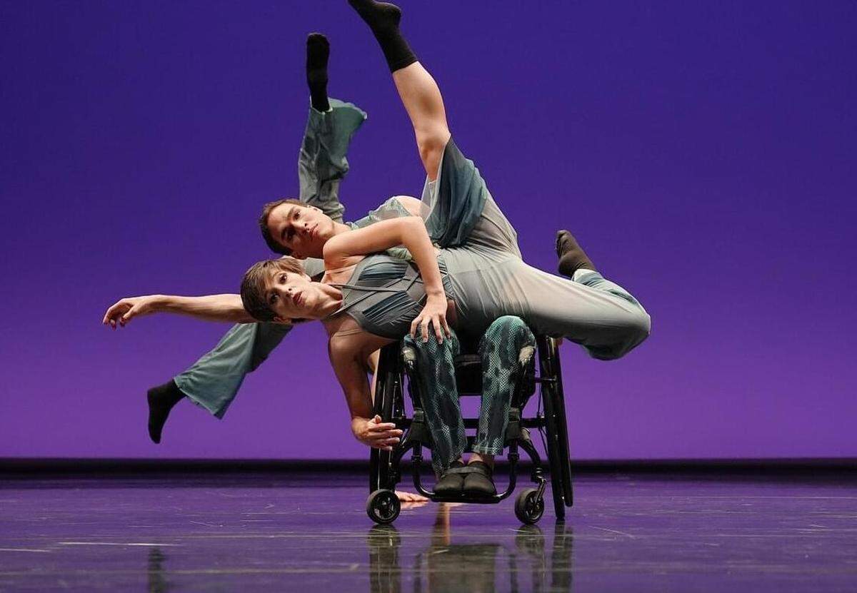 Dancers Penelope Huerta and Jesus Vidal show how chair and non chair dancers cancreate something beautiful together in “The Axis.”