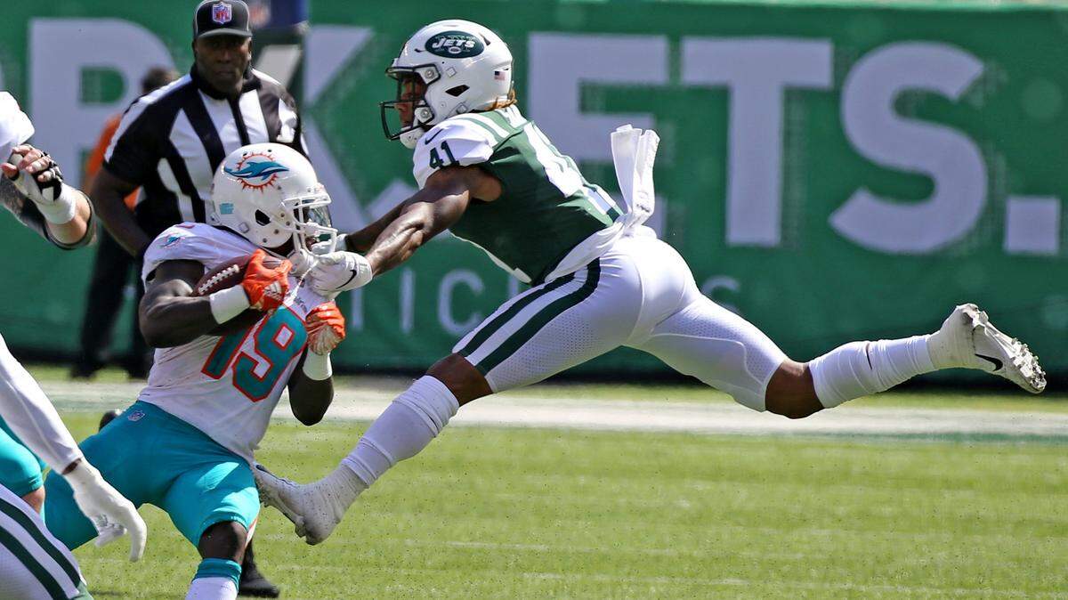 Miami Dolphins Jakeem Grant is pulled down by his facemask by New York Jets Buster Skrine in the second quarter of Sunday’s Dolphins-Jets game.