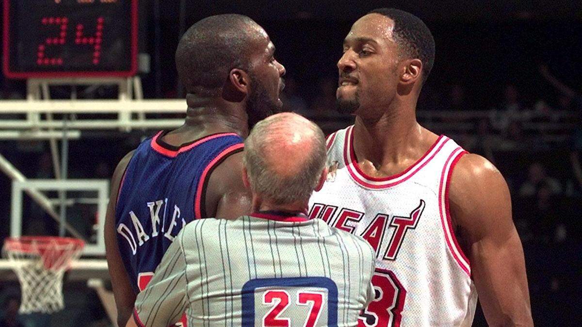 Charles Oakley and Alonzo Mourning get into it late in Game 5 of the Miami Heat-New York Knicks playoff series in 1997.