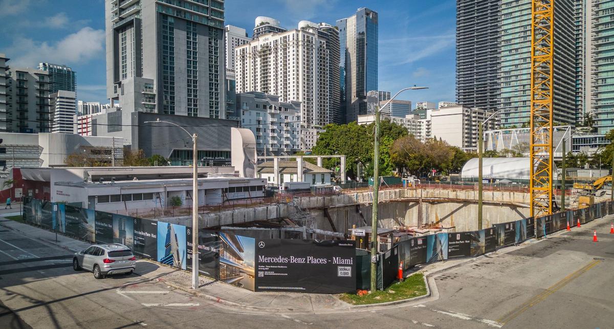 Vista de las obras de construcción de Southside Park para Mercedes-Benz Places Miami y la Estación de Bomberos 4 de la ciudad de Miami, en Brickell, el 2 de abril de 2024.