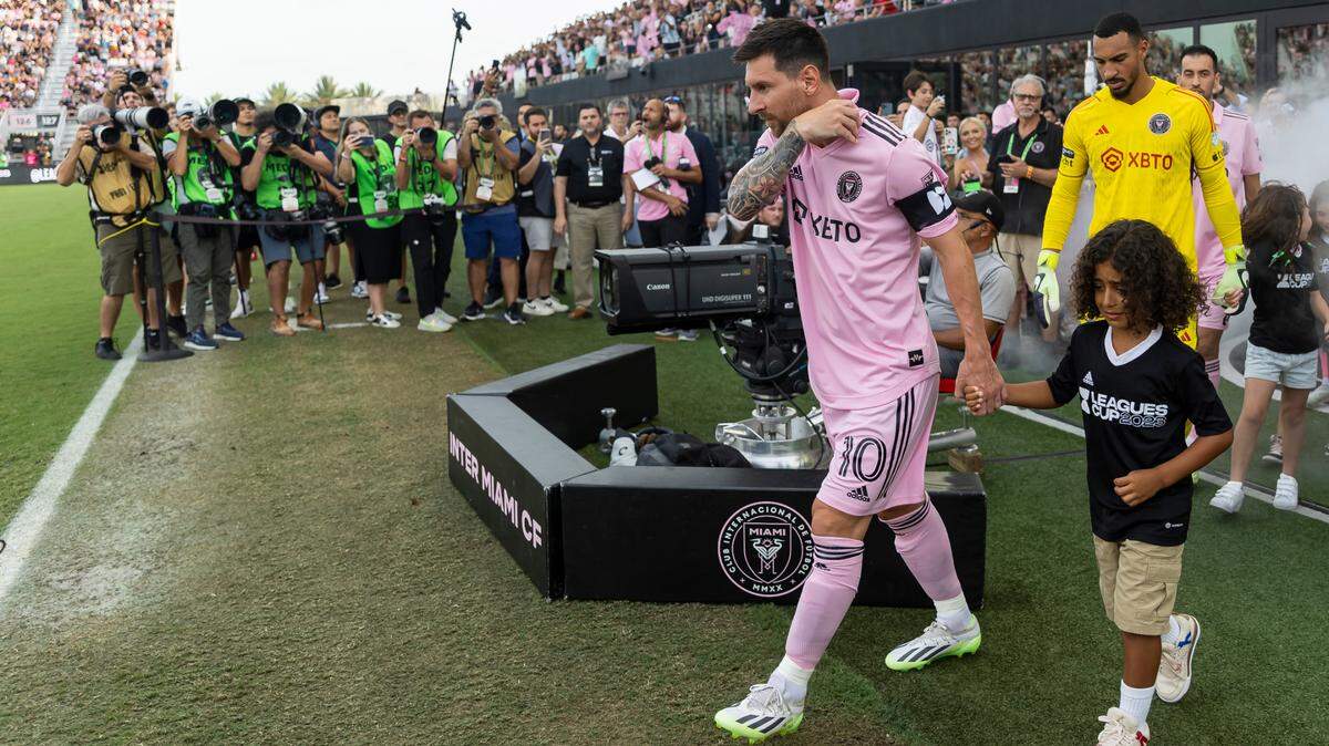 Inter Miami forward Lionel Messi (10) walks onto the field before playing a Leagues Cup group stage match against Atlanta United at DRV PNK Stadium on Tuesday, July 25, 2023, in Fort Lauderdale, Fla.