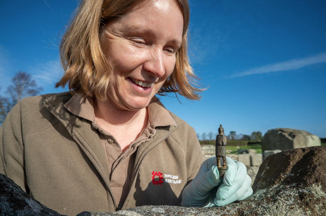 The knife handle represents early sports memorabilia, something that has continued into the 21st century.