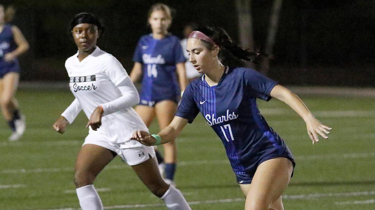 NSU University Sharks Sadie Zelnick (17) controls the ball during region 4-3A girls soccer final game against Miami Edison Red Raiders on Wednesday, February 14, 2024 at AutoNation Field in Davie. Andrew Uloza / for Miami Herald