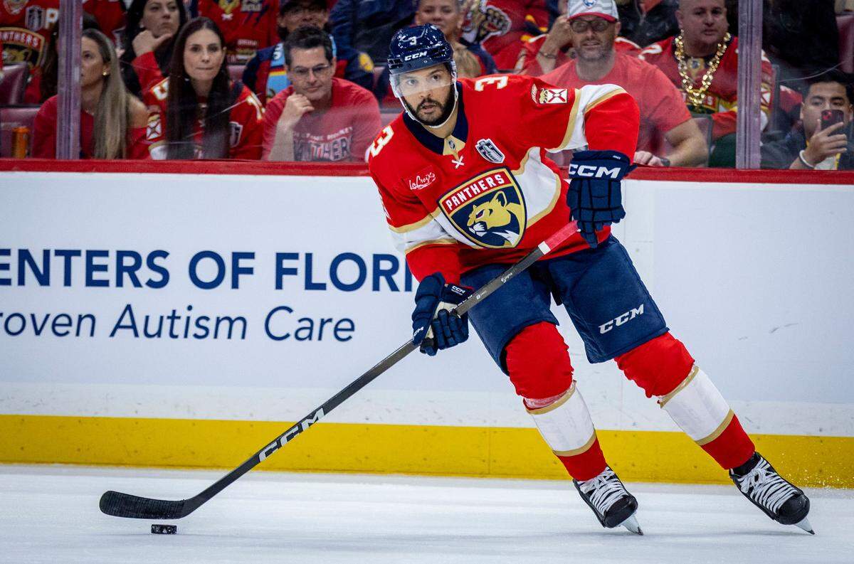 Florida Panthers defenseman Seth Jones (3) looks to pass during the first period of Game 4 in the NHL Stanley Cup Final series at Amerant Bank Arena on Thursday, June 12, 2025, in Sunrise, Fla.