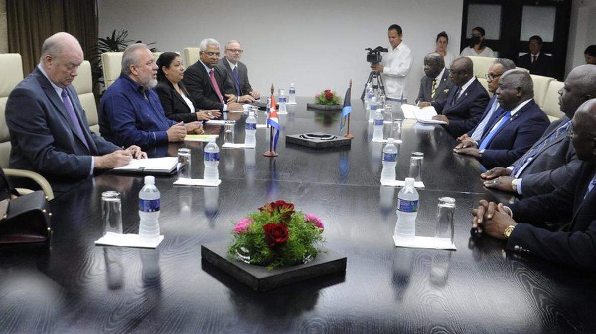 The Bahamas’ Prime Minister, Philip Davies (center right) and Health Minister Michael Darville (sitting to his right) during a December 2022 meeting with Cuban Prime Minister Manuel Marrero in Havana.