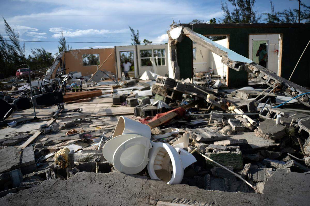 After Hurricane Dorian devastated neighborhoods on Grand Bahama, disaster relief organizations rushed to bring in food and medicine.