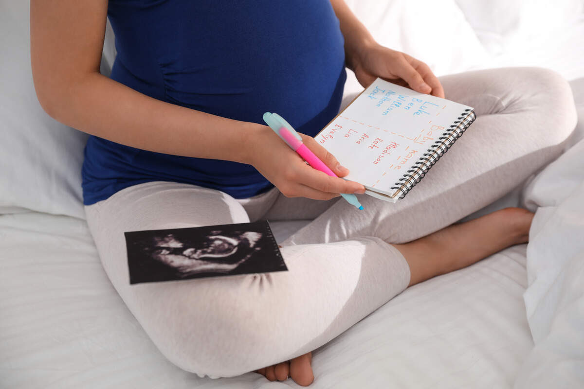 pregnant woman choosing baby name