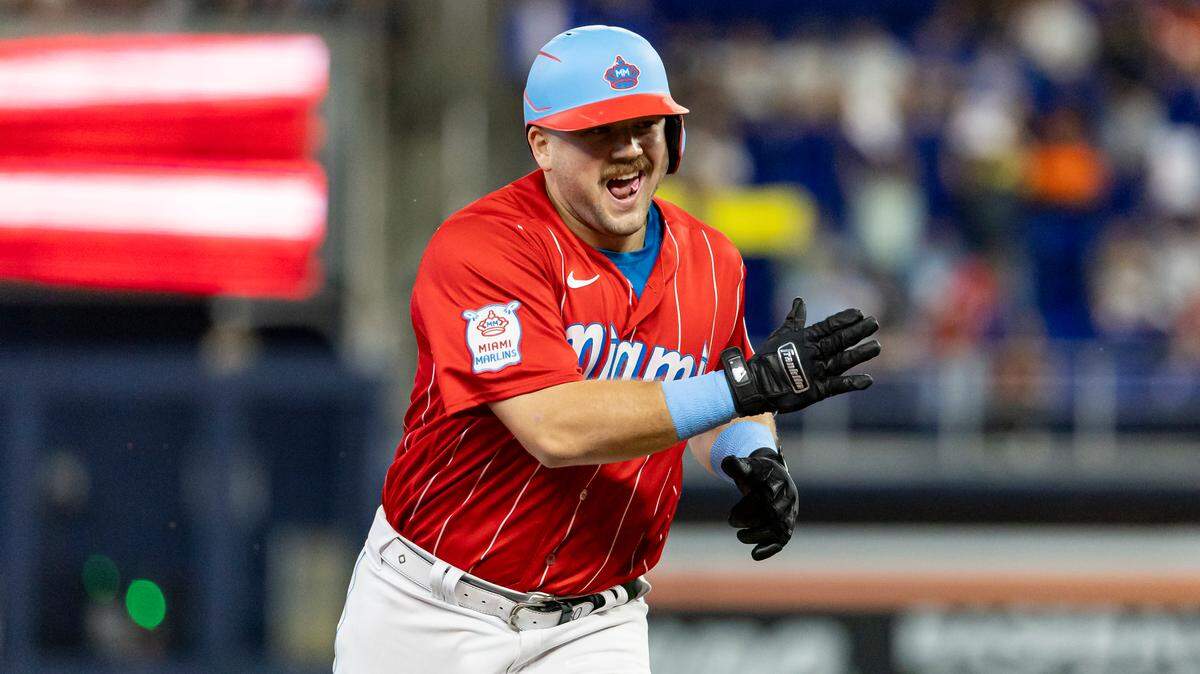 Jake Burger fue cambiado a los Rangers de Texas por un trío de prospectos, en el primer gran movimiento del equipo en la temporada baja tras el arribo del nuevo manager Clayton McCullough. 