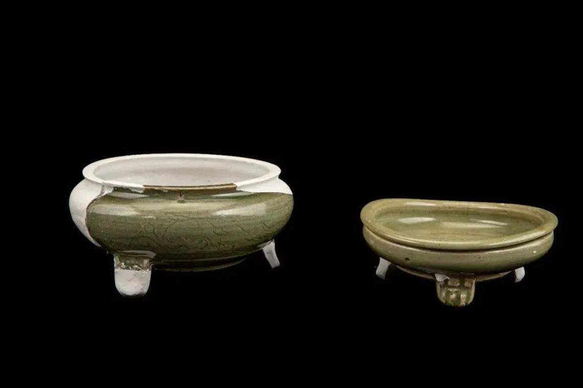 Some of the imitation Longquan celadon bowls found in Guangdong.