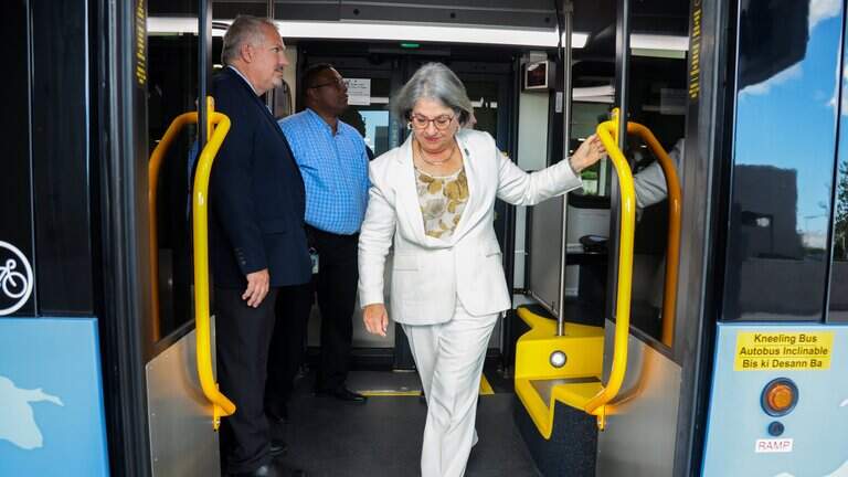 Will early morning bus service end in Miami-Dade? Mayor pushes a fare increase