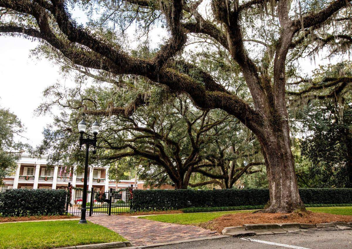 This is a view of the front of the Florida’s Governor’s Mansion from December 14, 2020.
