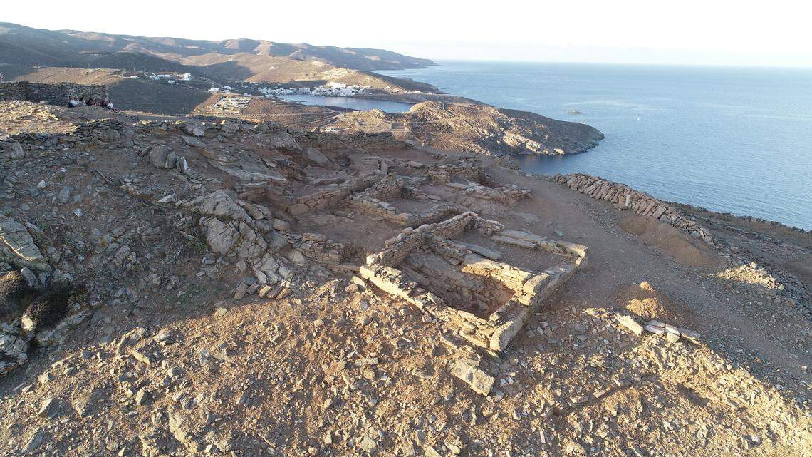 Archaeologists excavating 2,700-year-old ruins of a sanctuary complex on the island of Kythnos uncovered over 2,000 buried artifacts, photos show.