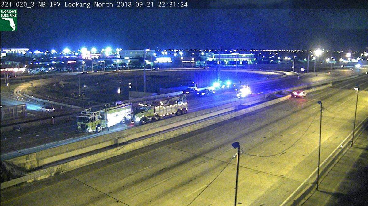 A crash on Florida’s Turnpike in Kendall Friday night left one motorist dead and traffic at a standstill.