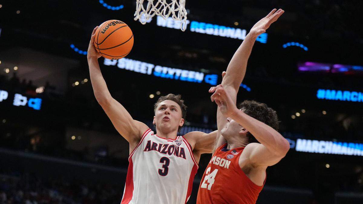 Arizona Wildcats guard Pelle Larsson (3) shoots against Clemson Tigers center PJ Hall (24) in the first half in the semifinals of the West Regional of the 2024 NCAA Tournament at Crypto.com Arena.