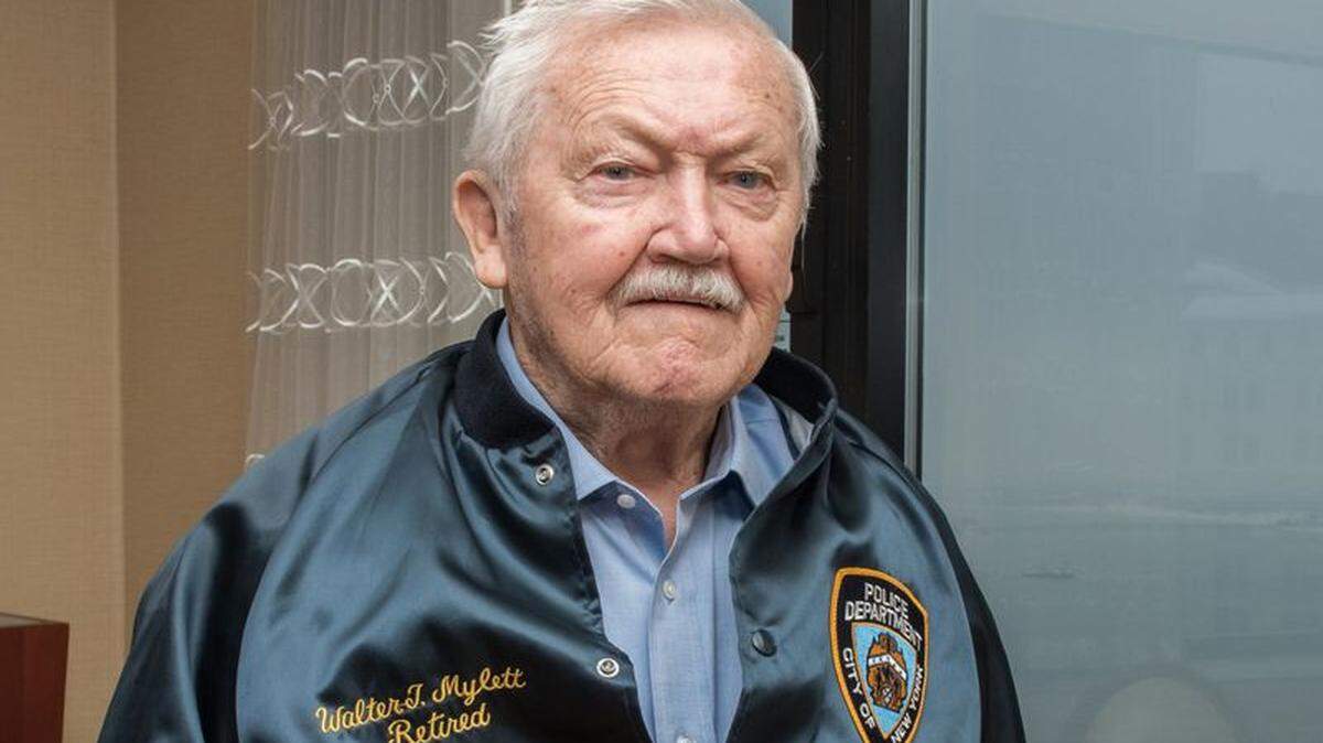 Walter Mylett, a retired New York police officer who started the department’s scuba diving squad in 1956, has died in Miami at the age of 92.