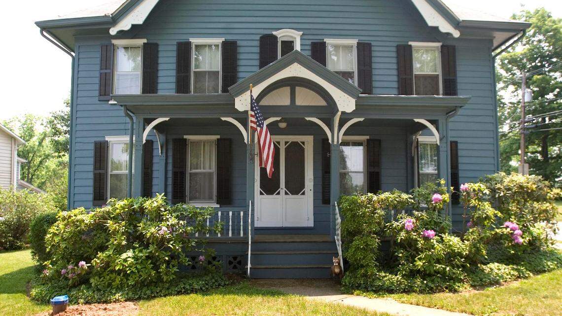 Experts anticipate mortgage rates to climb as inflation stays high.