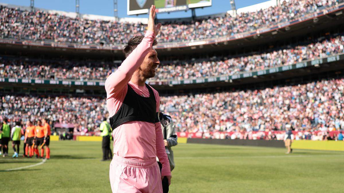 DENVER, COLORADO - APRIL 18:  Lionel Messi #10 of Inter Miami CF waves to the fans after the MLS match between Colorado Rapids and Inter Miami CF at Empower Field At Mile High on April 18, 2026 in Denver, Colorado. (Photo by Andrew Wevers/Getty Images)