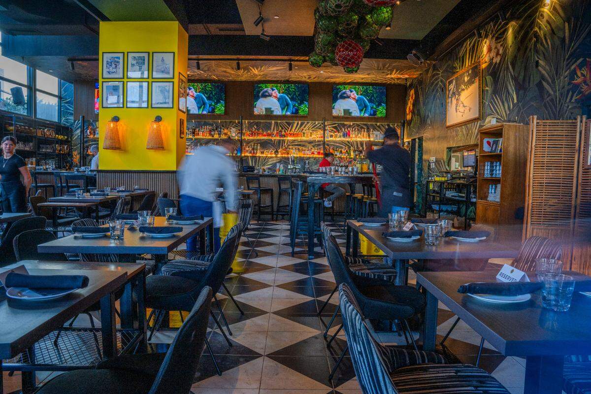 The Canvas Bar