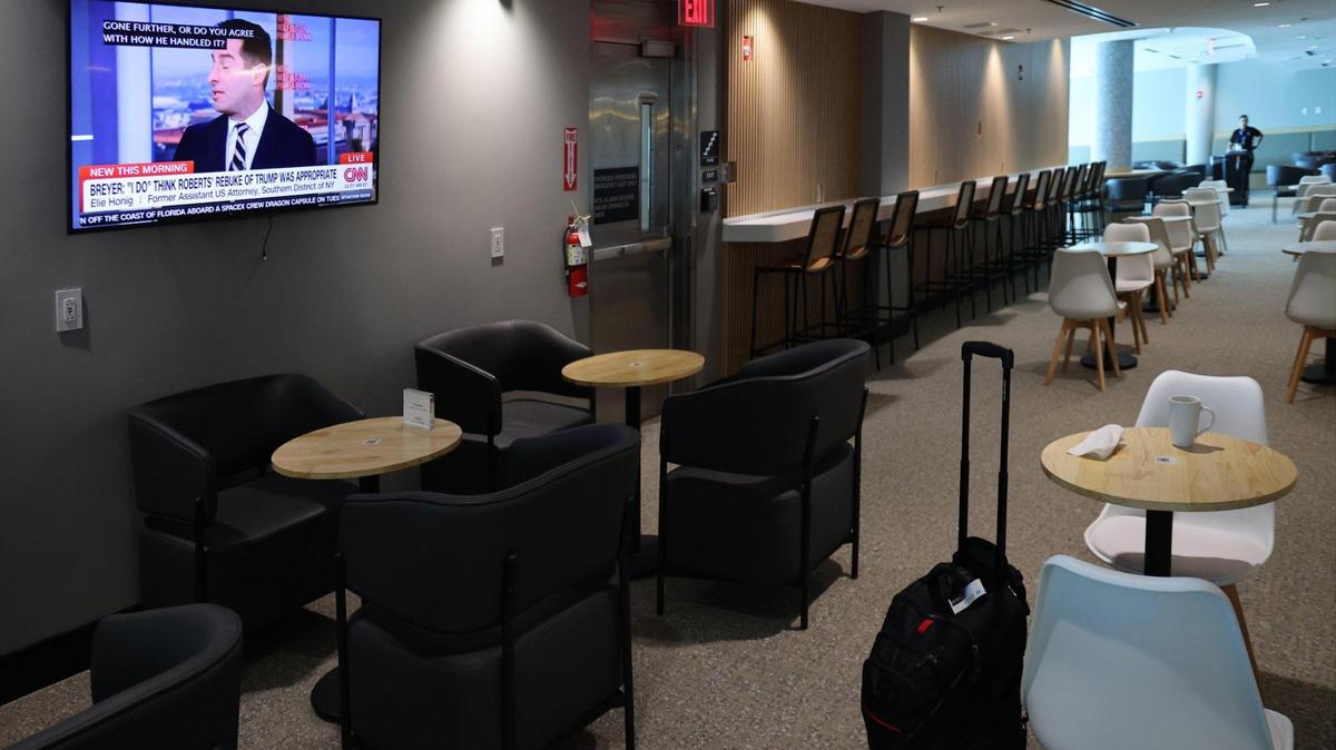 Avianca opens a new lounge at the J Terminal in Miami, Florida. The lounge features a playroom, business center, food bar, and large windows, aimed at enhancing the travel experience for passengers at Miami International Airport.