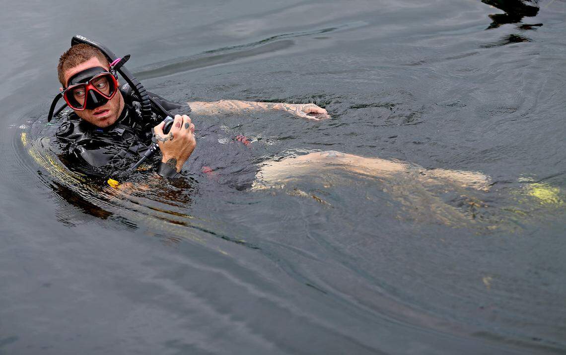 Philipp Proschko, who served two tours of duty in Iraq, during a WAVES session at the College of the Florida Keys in Key West last month. The WAVES Project was established to help American veterans with PTSD and other injuries heal through scuba diving.