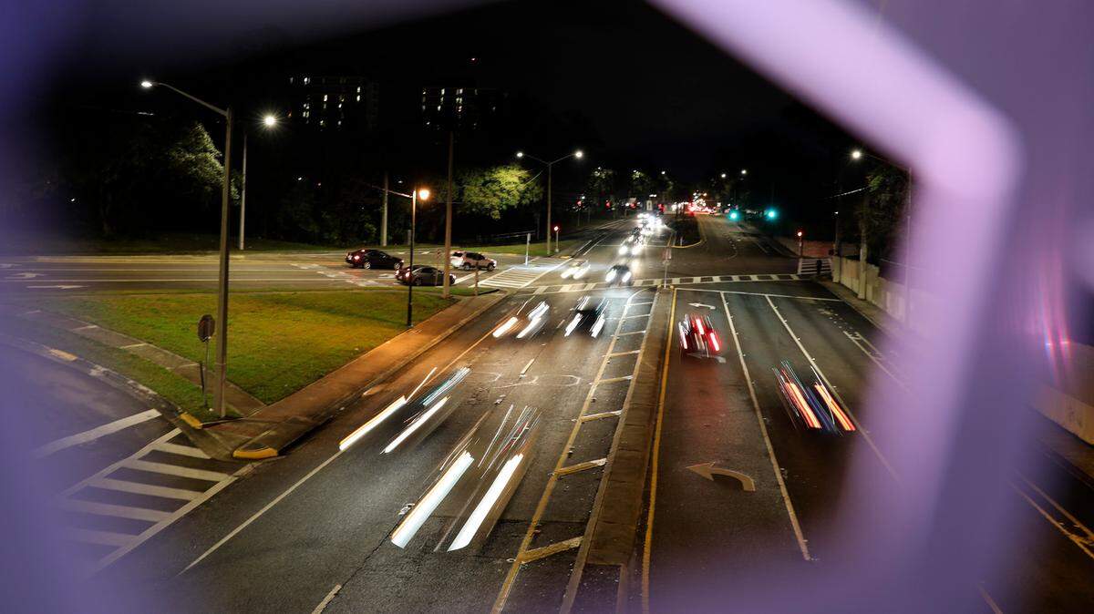 Can you text behind the wheel in Florida? What the law allows may surprise you