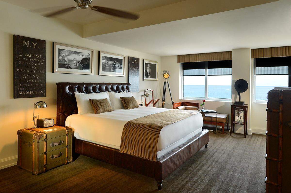 El Master Bedroom tiene un baño con tres lavamanos y, en la cama tamaño King, sábanas de algodón de 200 hilos, que brindan una mejor comodidad a la hora de conciliar el sueño.