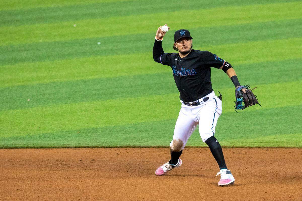 Miami Marlins short stop Miguel Rojas (19) throws the ball in the eighth inning of a Major League Baseball game against the Washington Nationals at Marlins Park in Miami, Florida on Saturday, September 19, 2020.