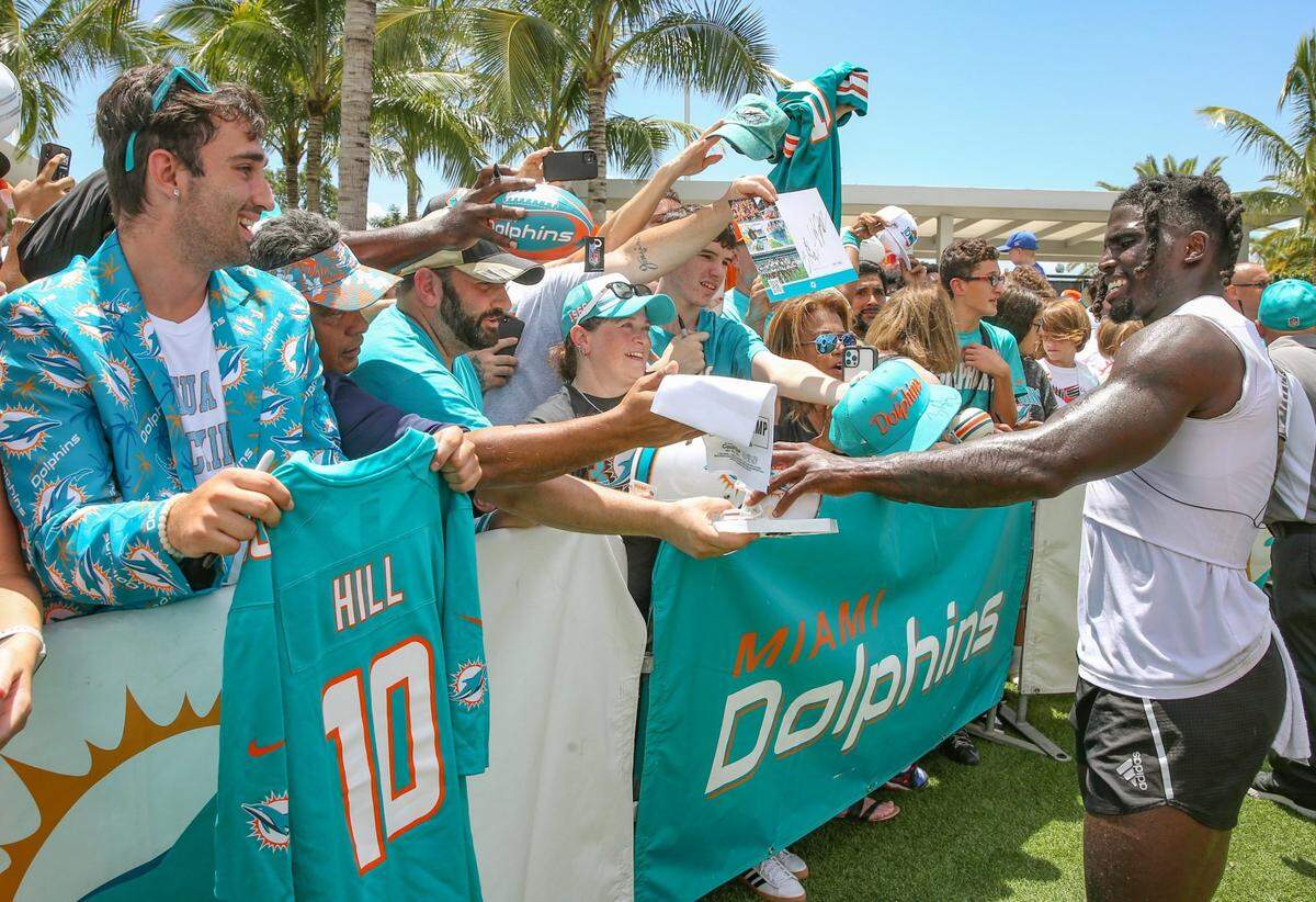 Miami Dolphins wide receiver Tyreek Hill signs autographs after practice at Baptist Health Training Complex in Miami Gardens on Saturday, July 30, 2022.