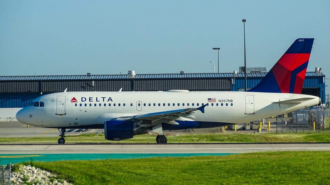 A Delta Air Lines ticketing specialist gave free flight tickets to people and was paid, feds say.