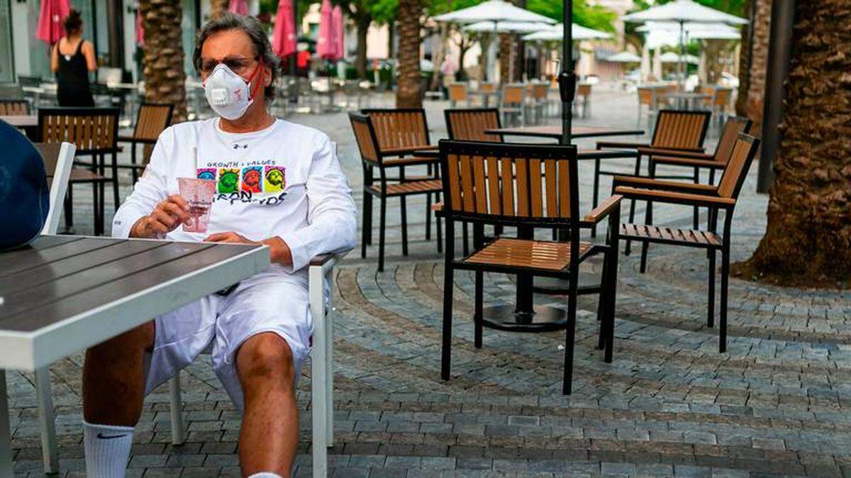 Though the Miami-Dade mayor reopened restaurants a few weeks ago, the surge in coronavirus cases led him to shut them down again.
