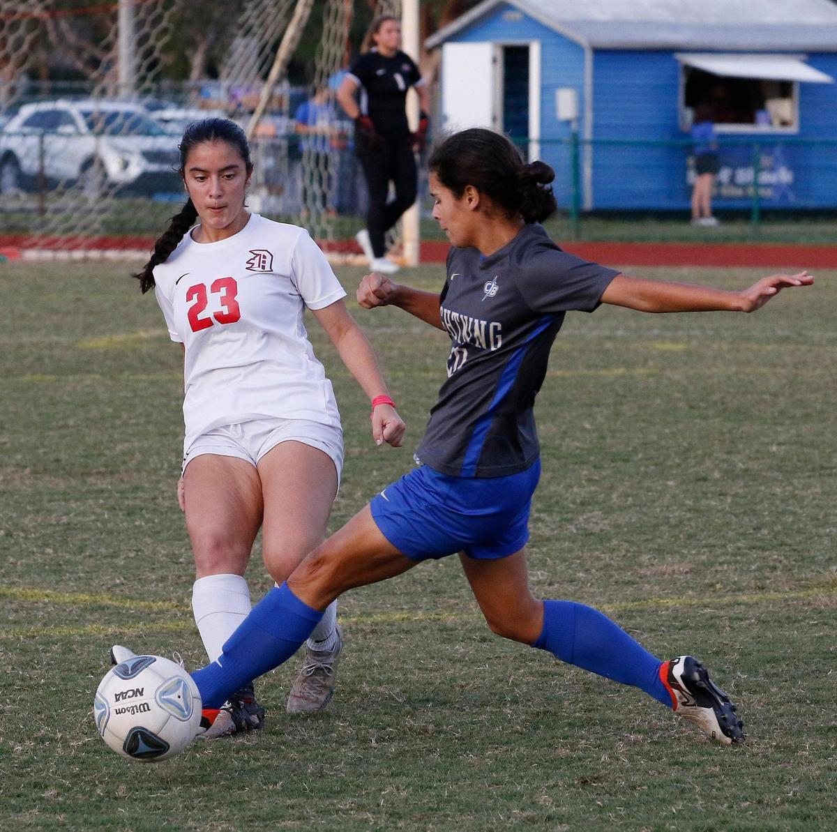 Cypress Bay Lightning Daniela Duran (20) controls the ball during Region 4-7A Girls Soccer semifinal game against Doral Firebirds on Friday, February 16, 2024 at Cypress Bay HS in Weston. Andrew Uloza / for Miami Herald