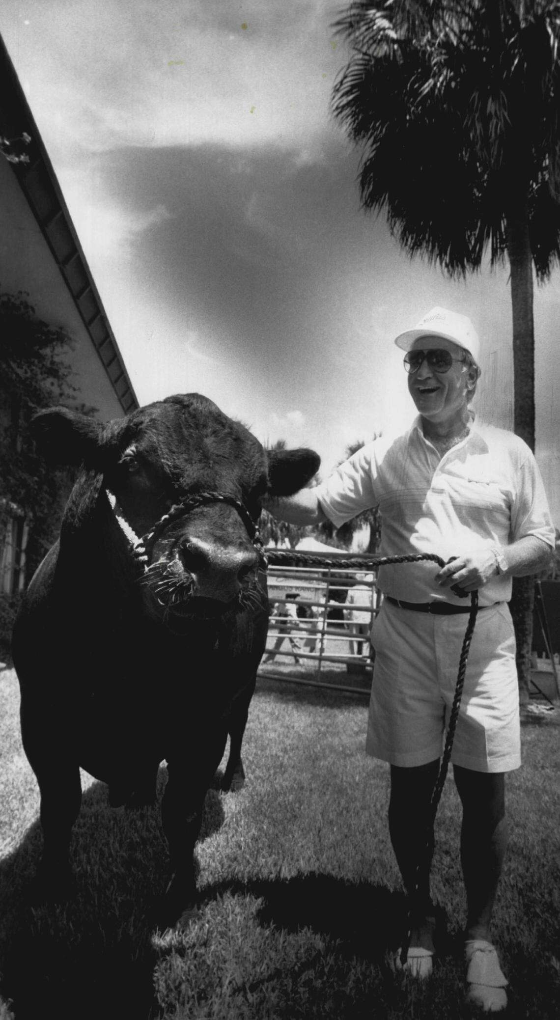 Don Shula at the opening of his new namesake restaurant in Miami Lakes in 1989.