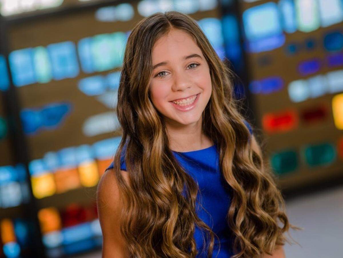 Joey Goldstein received the Youth Environmental Excellence Award from SeaWorld and Busch Gardens for her initiative, Saving Ocean Life.