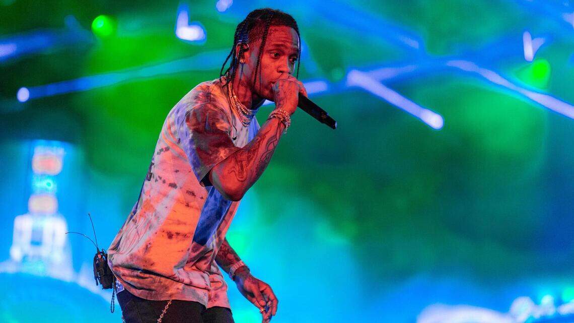 Travis Scott spotted a janitor mopping up during his Miami show. See what rapper did