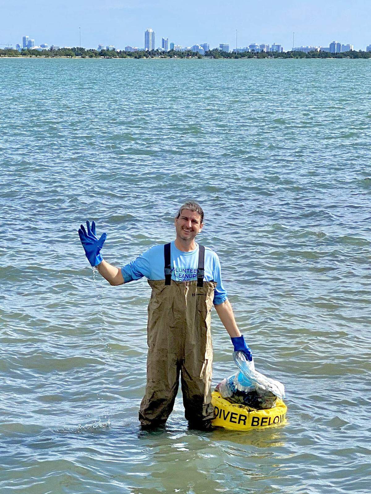 Dave Doebler helps lead a campaign to clean trash from Biscayne Bay, off Biscayne Boulevard and Northwest 23rd Street in Edgewater in 2021.