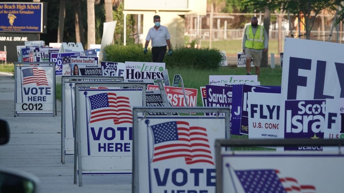 Los votantes del condado de Broward emitieron su voto en el Centro Cívico Emma Lou Olson en Pompano Beach el día de la Primaria, martes 18 de agosto de 2020.