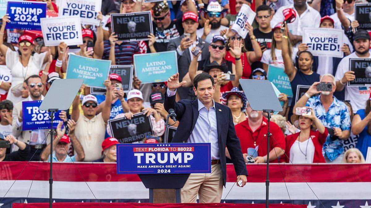Florida U.S. Senator Marco Rubio waves to supporters before speaking at aTrump rally at the Trump National Doral Miami.