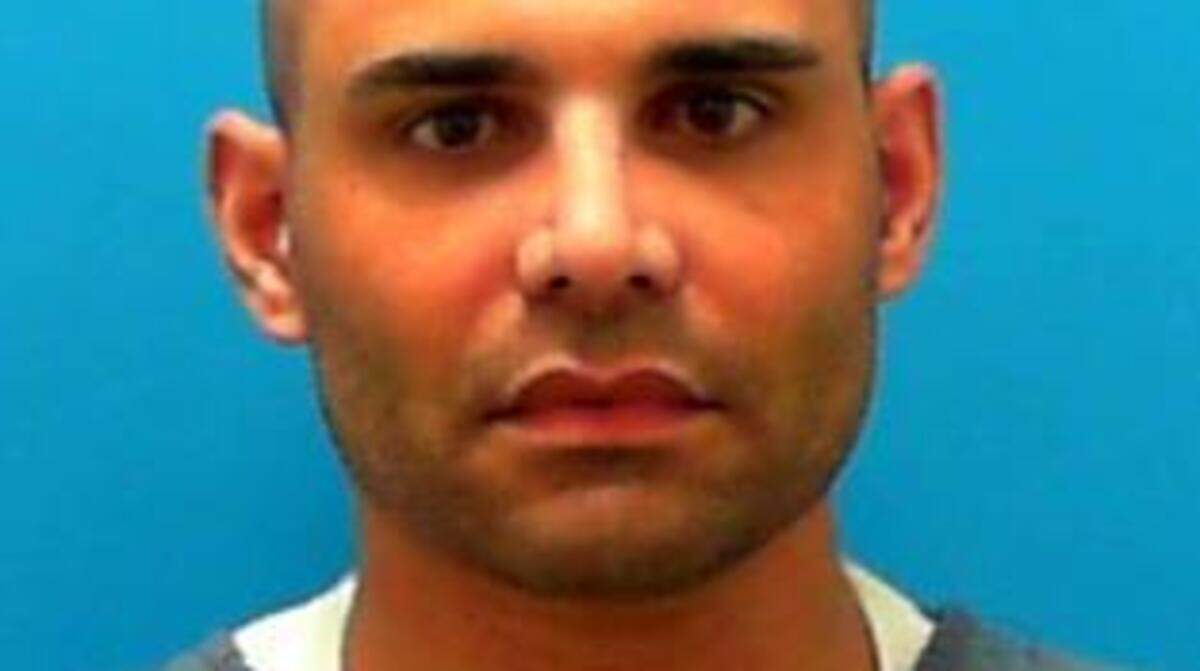 Anthony Yarand, asistente médico de Tampa, cumple una condena de dos años de prisión por tráfico de drogas. A pesar de enfrentar cargos por delitos graves, empresas vinculadas a él recibieron la aprobación para más de $1 millón en préstamos del Programa de Protección de Nómina (PPP) antes que entrara en prisión.