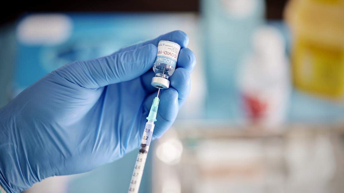The fall COVID-19 booster rollout has been slow and inconsistent as vaccine recommendations change this year under a new advisory panel.