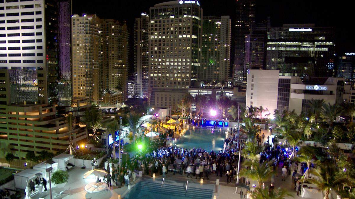 Guests party on the 10th floor by the infinity pools during the grand opening of The Plaza on Brickell in downtown Miami in 2008.