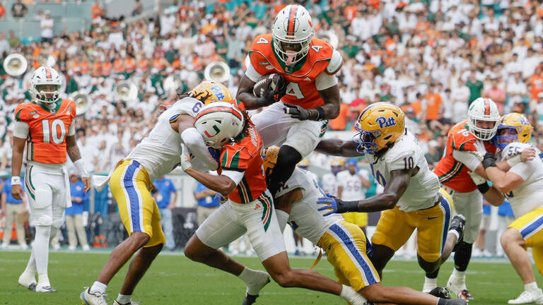 PHOTO GALLERY: Top-ranked Miami Hurricanes improved to 7–0 with a 52–23 victory over the Pittsburgh Panthers