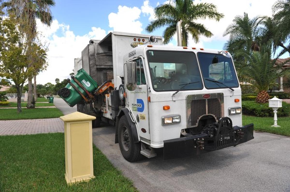 A Miami-Dade Solid Waste Management truck making pickups. You will not see this on Christmas Day.