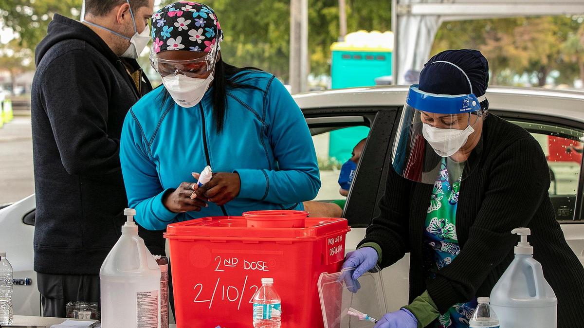 Nurses prepare COVID-19 vaccine shots at a county-run site at Miami-Dade’s Tropical Park. The federal COVID-19 stimulus bill has about $1 billion in aid for county and city governments in Miami-Dade, according to a Congressional estimate.